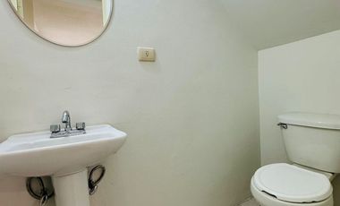 CASA SEMINUEVA , CON ASOMBROSA DISTRIBUCION