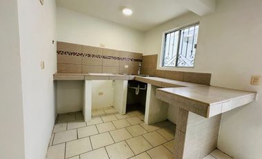 CASA SEMINUEVA , CON ASOMBROSA DISTRIBUCION