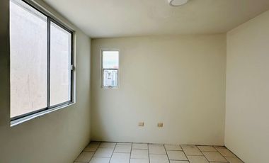 CASA SEMINUEVA , CON ASOMBROSA DISTRIBUCION