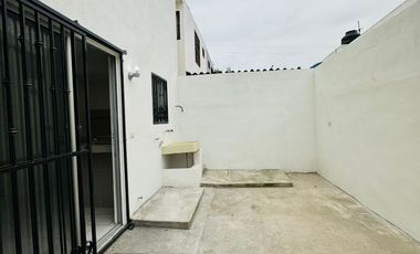 CASA SEMINUEVA , CON ASOMBROSA DISTRIBUCION