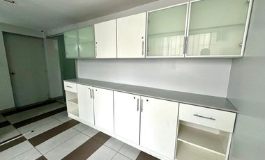 SE VENDE LOCAL ACONDICIONADO PARA CLÍNICA O LABORATORIO