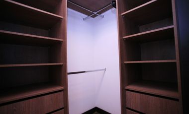 Venta de Hermoso Departamento Amoblado de 3 Dormitorios en La Portugal