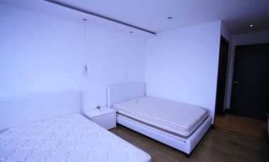 Venta de Hermoso Departamento Amoblado de 3 Dormitorios en La Portugal
