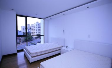 Venta de Hermoso Departamento Amoblado de 3 Dormitorios en La Portugal