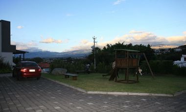 Venta de Casa con Hermosa Vista en El Sector de La Ruta Viva