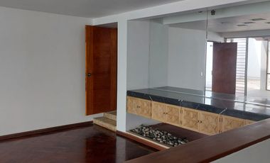 ALQUILO ACOGEDORA Y AMPLIA CASA EN LA AURORA, MIRAFLORES - MUY BIEN MANTENIDA, RECIÉN REMODELADA LA PISCINA