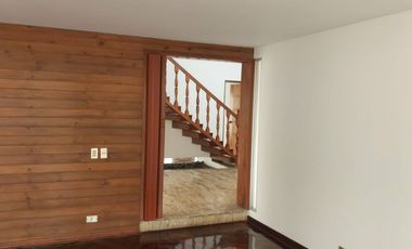 ALQUILO ACOGEDORA Y AMPLIA CASA EN LA AURORA, MIRAFLORES - MUY BIEN MANTENIDA, RECIÉN REMODELADA LA PISCINA