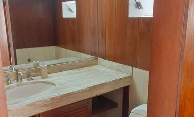 ALQUILO ACOGEDORA Y AMPLIA CASA EN LA AURORA, MIRAFLORES - MUY BIEN MANTENIDA, RECIÉN REMODELADA LA PISCINA