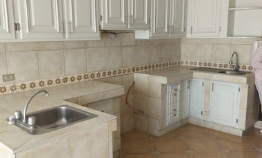 ALQUILO ACOGEDORA Y AMPLIA CASA EN LA AURORA, MIRAFLORES - MUY BIEN MANTENIDA, RECIÉN REMODELADA LA PISCINA