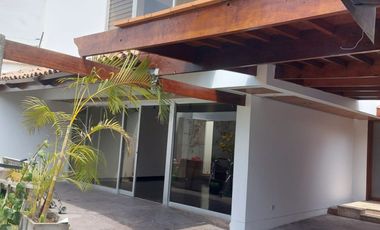 ALQUILO ACOGEDORA Y AMPLIA CASA EN LA AURORA, MIRAFLORES - MUY BIEN MANTENIDA, RECIÉN REMODELADA LA PISCINA