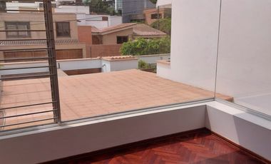 ALQUILO ACOGEDORA Y AMPLIA CASA EN LA AURORA, MIRAFLORES - MUY BIEN MANTENIDA, RECIÉN REMODELADA LA PISCINA