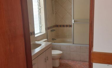 ALQUILO ACOGEDORA Y AMPLIA CASA EN LA AURORA, MIRAFLORES - MUY BIEN MANTENIDA, RECIÉN REMODELADA LA PISCINA