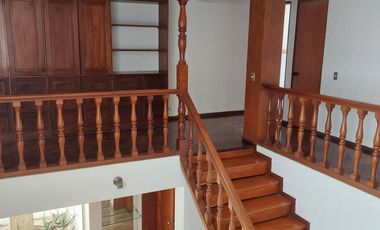 ALQUILO ACOGEDORA Y AMPLIA CASA EN LA AURORA, MIRAFLORES - MUY BIEN MANTENIDA, RECIÉN REMODELADA LA PISCINA