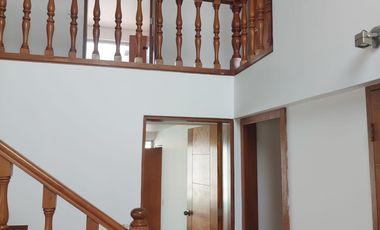 ALQUILO ACOGEDORA Y AMPLIA CASA EN LA AURORA, MIRAFLORES - MUY BIEN MANTENIDA, RECIÉN REMODELADA LA PISCINA