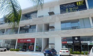 RENTA - Santa Fe Juriquilla. Local comercial en planta baja, 226 metros