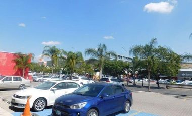 RENTA - Santa Fe Juriquilla. Local comercial en planta baja, 226 metros