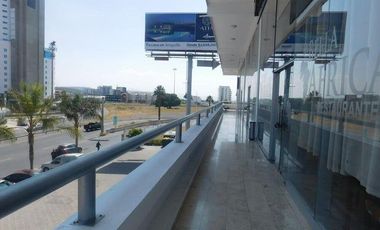 RENTA - Santa Fe Juriquilla. Local comercial en planta baja, 226 metros