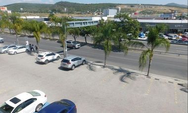 RENTA - Santa Fe Juriquilla. Local comercial en planta baja, 226 metros