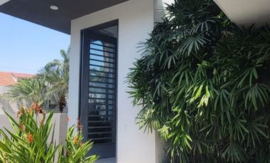 En venta lujosa y moderna casa en el  Sector La Moderna, El Tornero, Samborondon