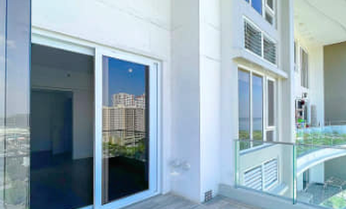 DMCI Condo near OKADA Oak Harbor Waterfront 252sqm 3BR Loft For Sale