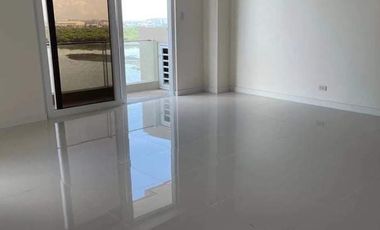 Oakharbor DMCI Exclusive 1BR  66sqm condo For Sale near Okada Waterfront Community