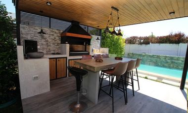 Se Vende Hermosa Casa En Av. Santa Filomena, Chicureo