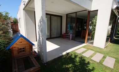 Se Vende Hermosa Casa En Av. Santa Filomena, Chicureo