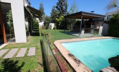 Se Vende Hermosa Casa En Av. Santa Filomena, Chicureo