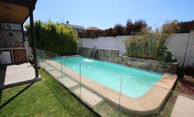 Se Vende Hermosa Casa En Av. Santa Filomena, Chicureo