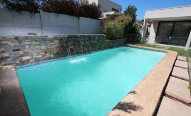 Se Vende Hermosa Casa En Av. Santa Filomena, Chicureo