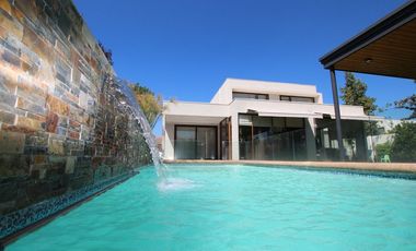 Se Vende Hermosa Casa En Av. Santa Filomena, Chicureo