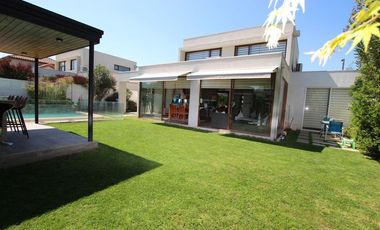 Se Vende Hermosa Casa En Av. Santa Filomena, Chicureo