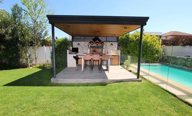 Se Vende Hermosa Casa En Av. Santa Filomena, Chicureo