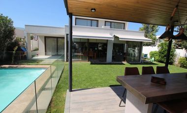 Se Vende Hermosa Casa En Av. Santa Filomena, Chicureo