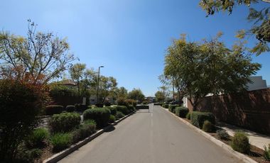 Se Vende Hermosa Casa En Av. Santa Filomena, Chicureo