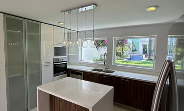 Residencia en venta en Santa Cruz Guadalupe , Puebla