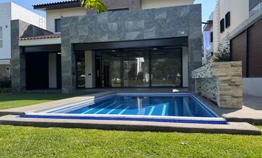 ESTRENE RESIDENCIA COLINDANTE AL CAMPO EN PARAÍSO COUNTRY CLUB