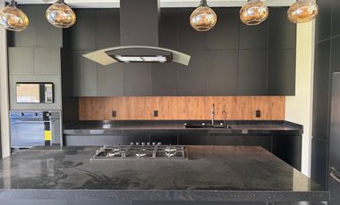 ESTRENE RESIDENCIA COLINDANTE AL CAMPO EN PARAÍSO COUNTRY CLUB