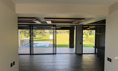 ESTRENE RESIDENCIA COLINDANTE AL CAMPO EN PARAÍSO COUNTRY CLUB