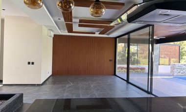 ESTRENE RESIDENCIA COLINDANTE AL CAMPO EN PARAÍSO COUNTRY CLUB