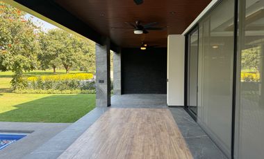 ESTRENE RESIDENCIA COLINDANTE AL CAMPO EN PARAÍSO COUNTRY CLUB