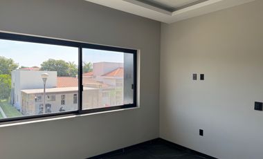 ESTRENE RESIDENCIA COLINDANTE AL CAMPO EN PARAÍSO COUNTRY CLUB