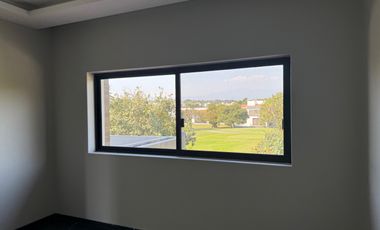 ESTRENE RESIDENCIA COLINDANTE AL CAMPO EN PARAÍSO COUNTRY CLUB