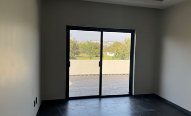 ESTRENE RESIDENCIA COLINDANTE AL CAMPO EN PARAÍSO COUNTRY CLUB