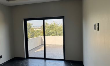 ESTRENE RESIDENCIA COLINDANTE AL CAMPO EN PARAÍSO COUNTRY CLUB