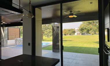 ESTRENE RESIDENCIA COLINDANTE AL CAMPO EN PARAÍSO COUNTRY CLUB