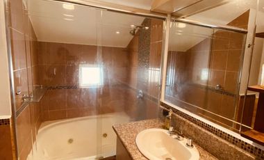 Se Vende Casa Esquinera de 3 Dormitorios en Ponceano Bajo  184.71m2