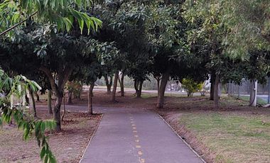 Se Vende Casa Esquinera de 3 Dormitorios en Ponceano Bajo  184.71m2