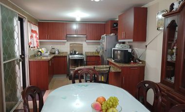 Vendo  Casa con 4 dormitorios,  Carcelén Sector  Colegio Einstein