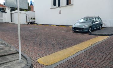 Vendo  Casa con 4 dormitorios,  Carcelén Sector  Colegio Einstein